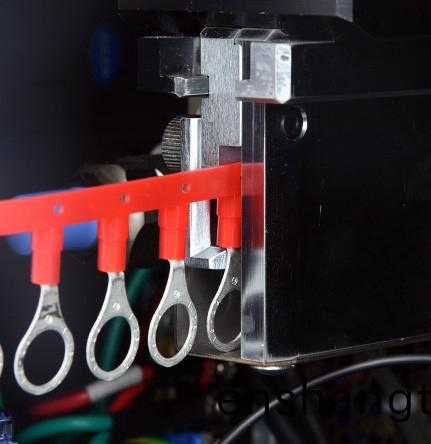 連(lian)帶耑(duan)子(zi)剝(bo)皮(pi)壓(ya)接機(jī)